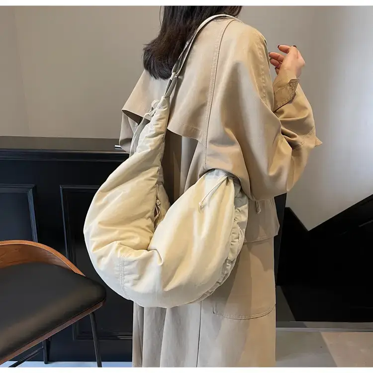 Xiaozhong Pleated Crescent Bag Women's 2024 — feature 114