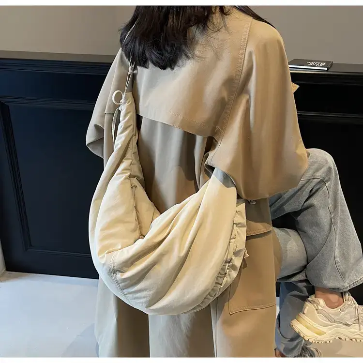 Xiaozhong Pleated Crescent Bag Women's 2024 — feature 120