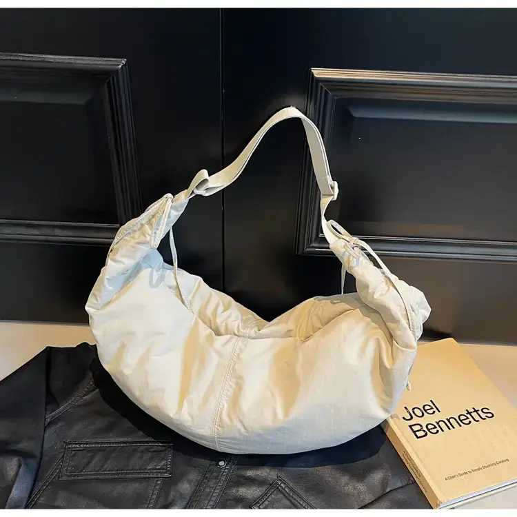 Xiaozhong Pleated Crescent Bag Women's 2024 — feature 70