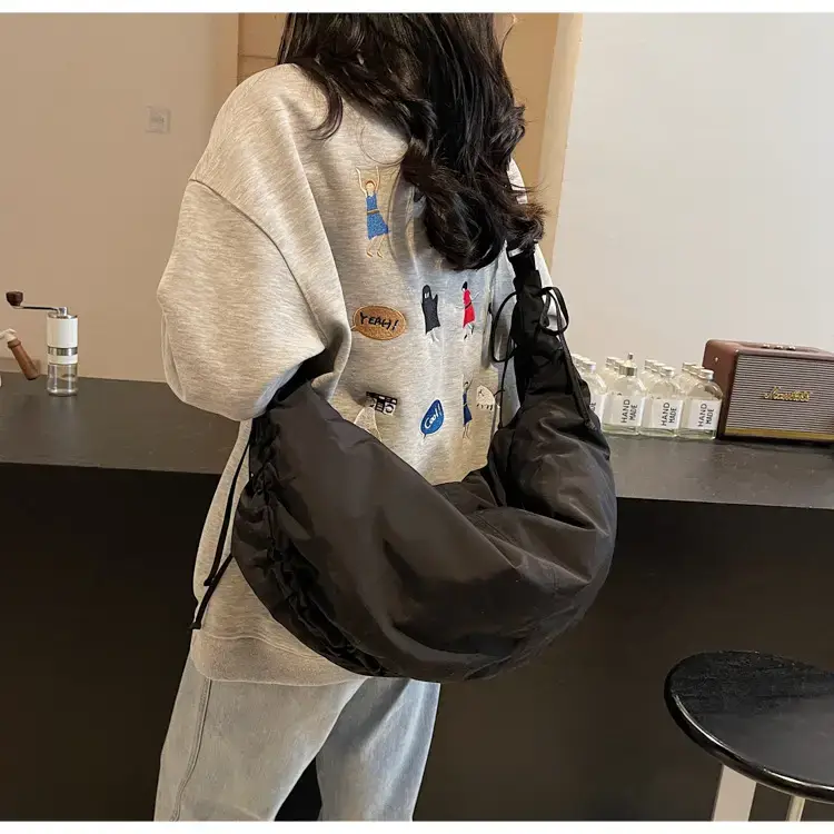 Xiaozhong Pleated Crescent Bag Women's 2024 — feature 82