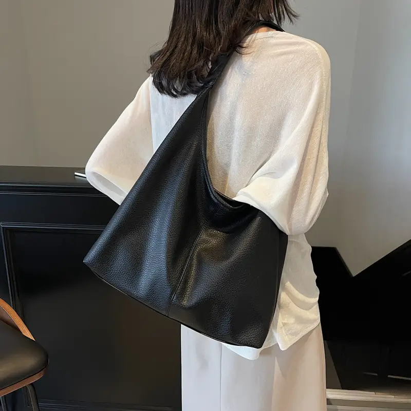 Women's Black Leather Shoulder Bag Large Capacity Fashionable Tote