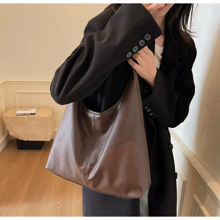 Women's Black Leather Shoulder Bag Large Capacity Fashionable Tote — feature 15