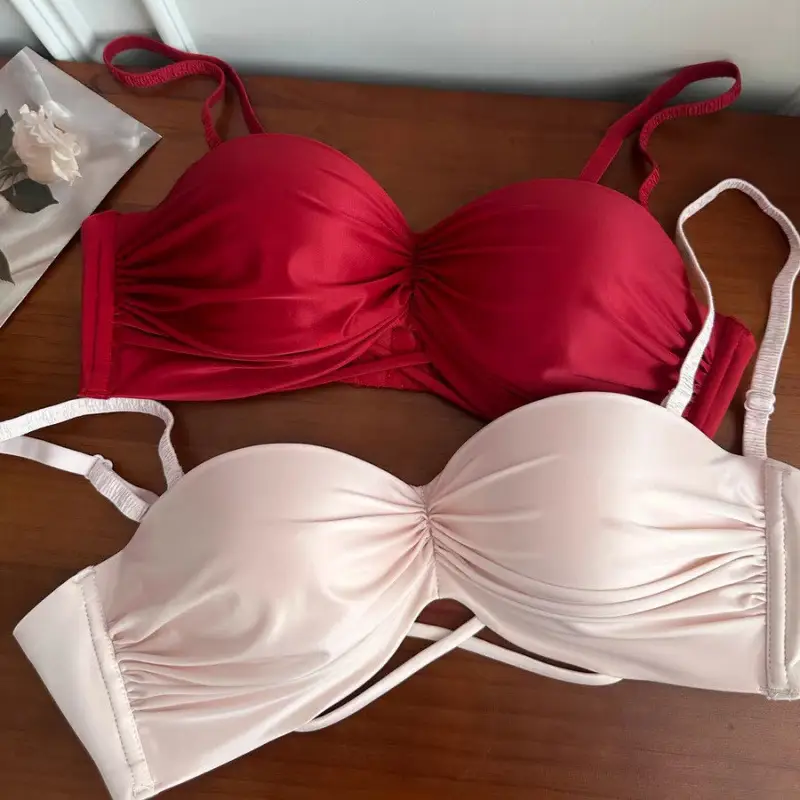Pearlescent satin pure underwear women's small breasts gather to show the big autumn and winter Japanese without steel ring anti-sagging red bra.