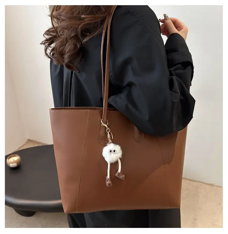 Black Large Capacity Women's Tote Bag with Keychain — feature 11