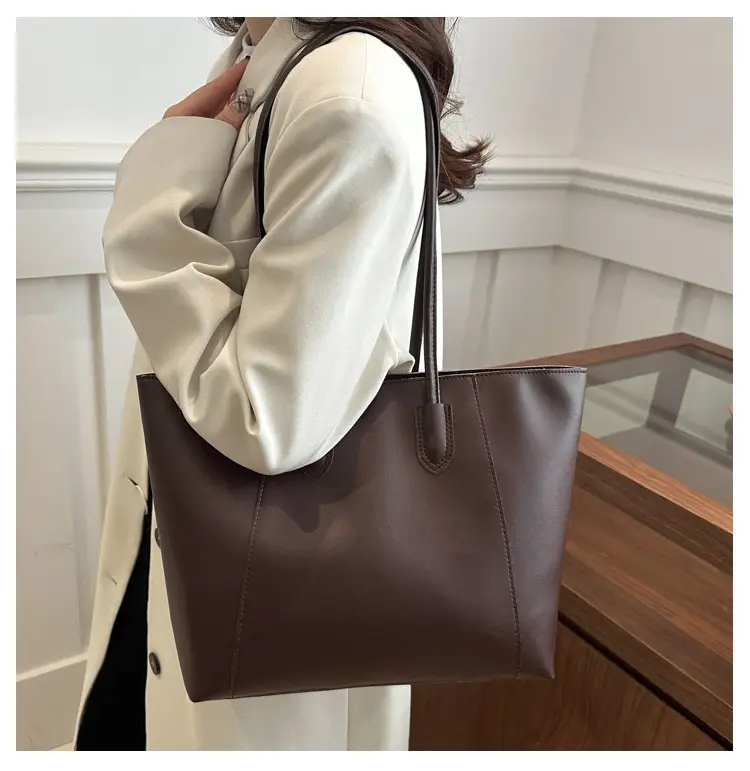Black Large Capacity Women's Tote Bag with Keychain — feature 21