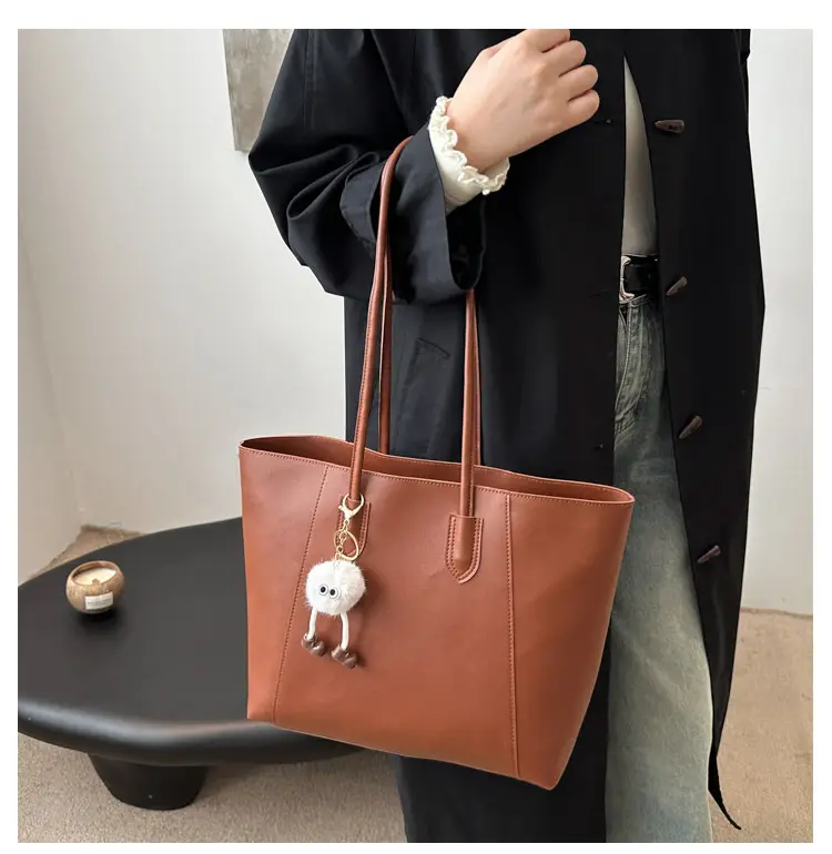 Black Large Capacity Women's Tote Bag with Keychain — feature 7