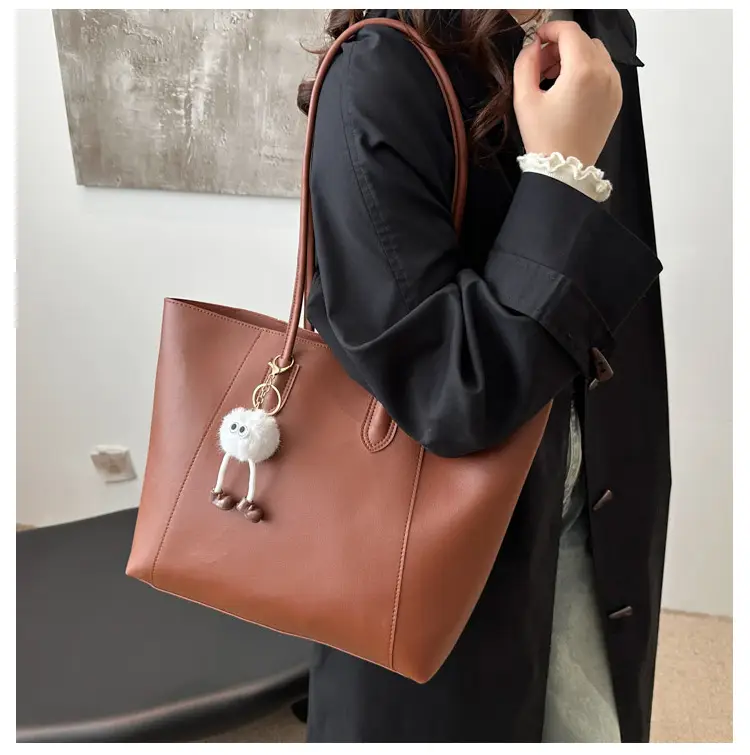 Black Large Capacity Women's Tote Bag with Keychain — feature 8