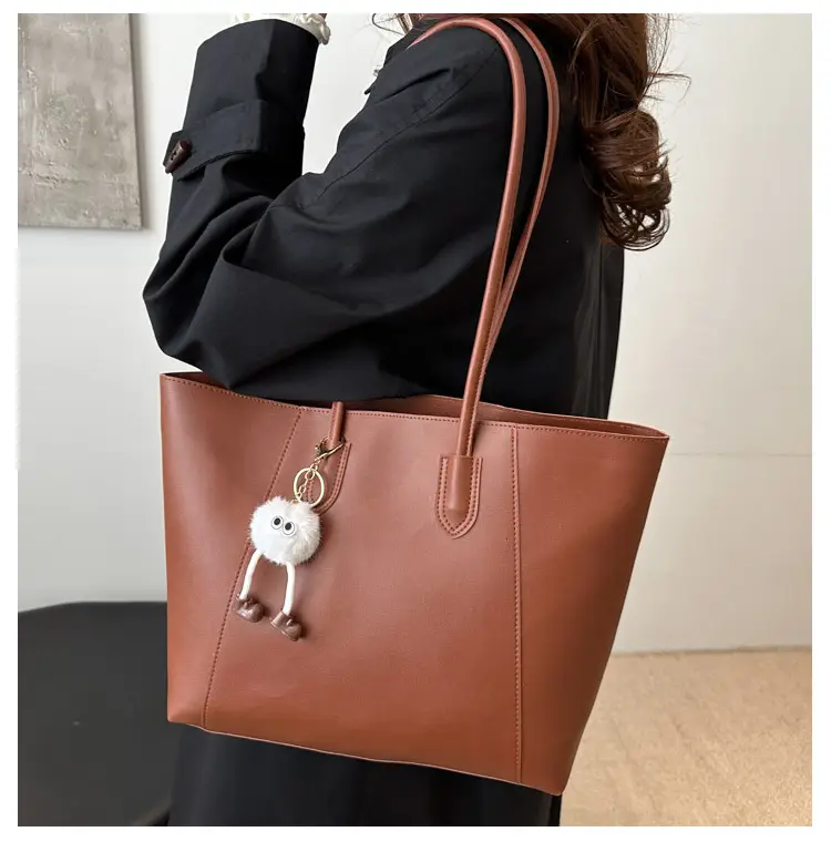 Black Large Capacity Women's Tote Bag with Keychain - Image 6