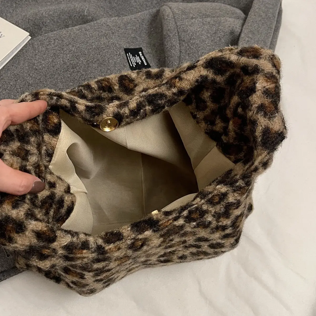 Leopard Print Shoulder Bag for Women Large Capacity Commuter Bag - Image 4