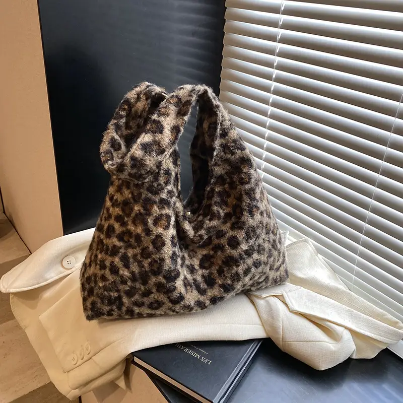 Leopard Print Shoulder Bag for Women Large Capacity Commuter Bag — feature 1