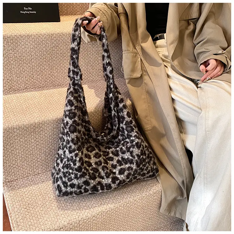 Leopard Print Shoulder Bag for Women Large Capacity Commuter Bag — feature 10
