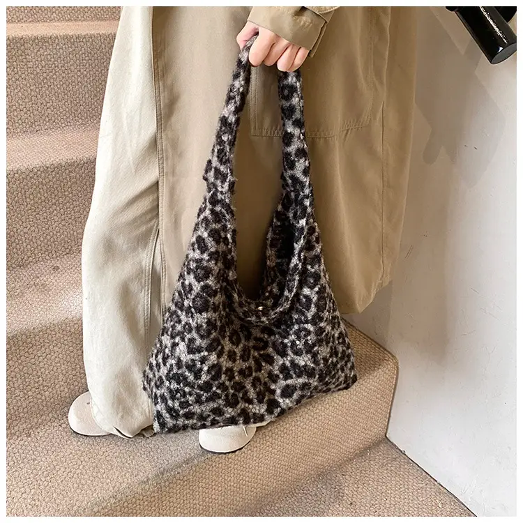 Leopard Print Shoulder Bag for Women Large Capacity Commuter Bag — feature 14