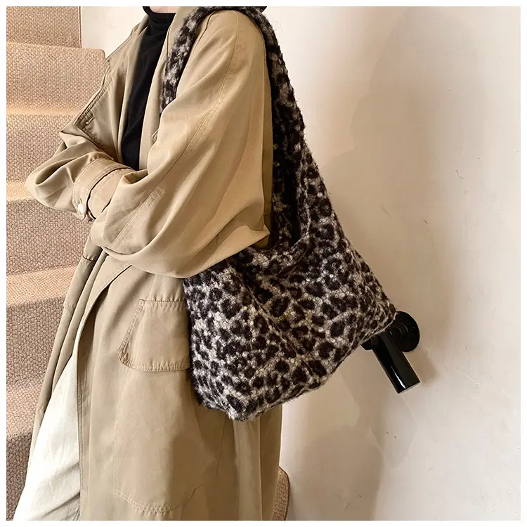 Leopard Print Shoulder Bag for Women Large Capacity Commuter Bag — feature 15