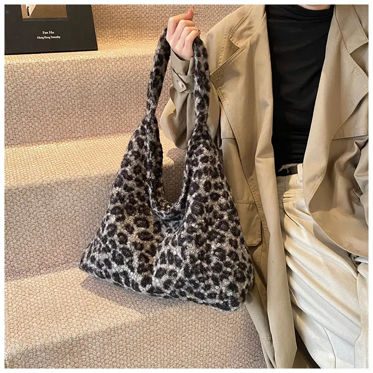 Leopard Print Shoulder Bag for Women Large Capacity Commuter Bag — feature 17