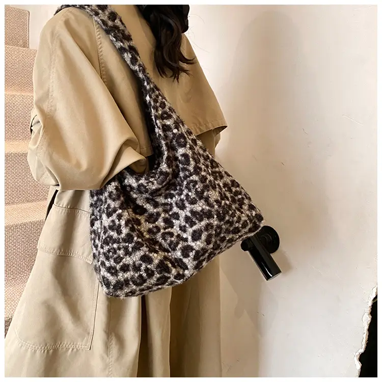 Leopard Print Shoulder Bag for Women Large Capacity Commuter Bag — feature 23