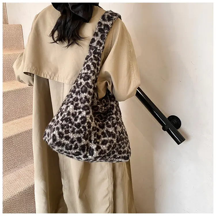 Leopard Print Shoulder Bag for Women Large Capacity Commuter Bag — feature 27