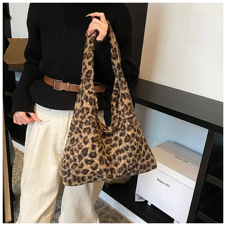Leopard Print Shoulder Bag for Women Large Capacity Commuter Bag — feature 31