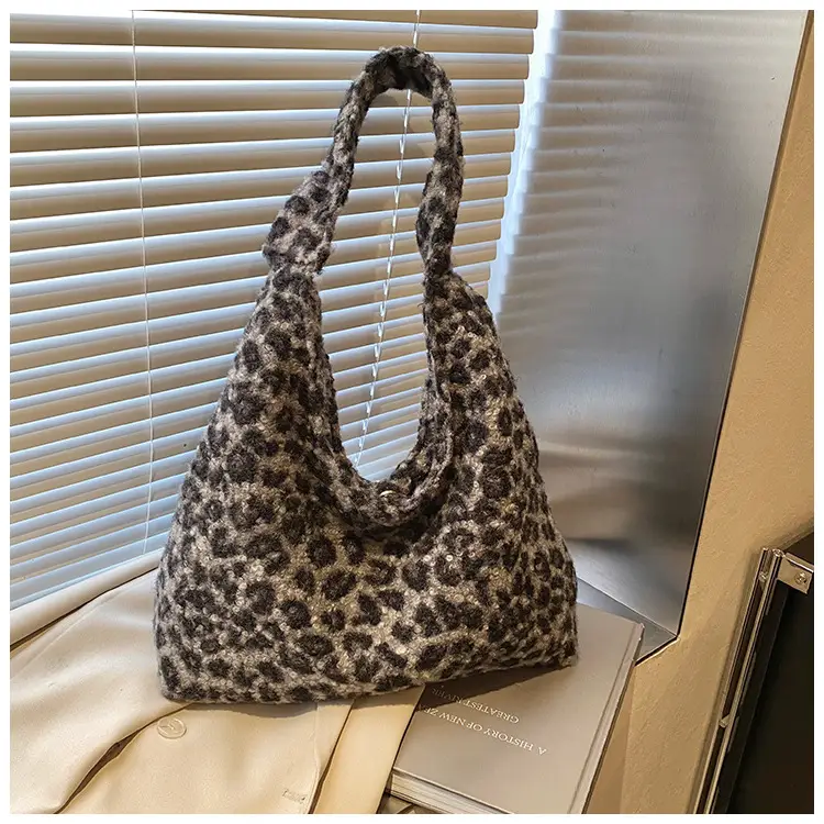 Leopard Print Shoulder Bag for Women Large Capacity Commuter Bag — feature 33