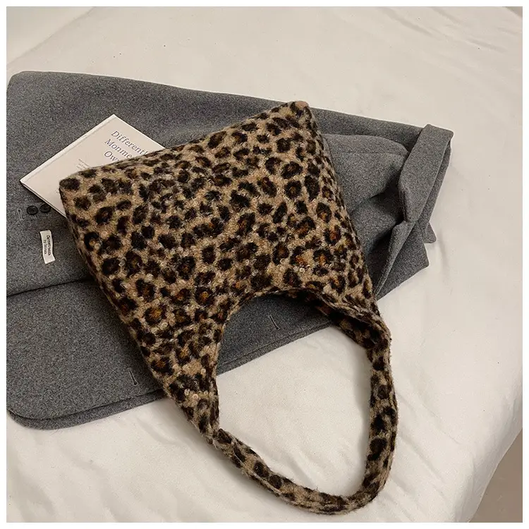 Leopard Print Shoulder Bag for Women Large Capacity Commuter Bag — feature 49