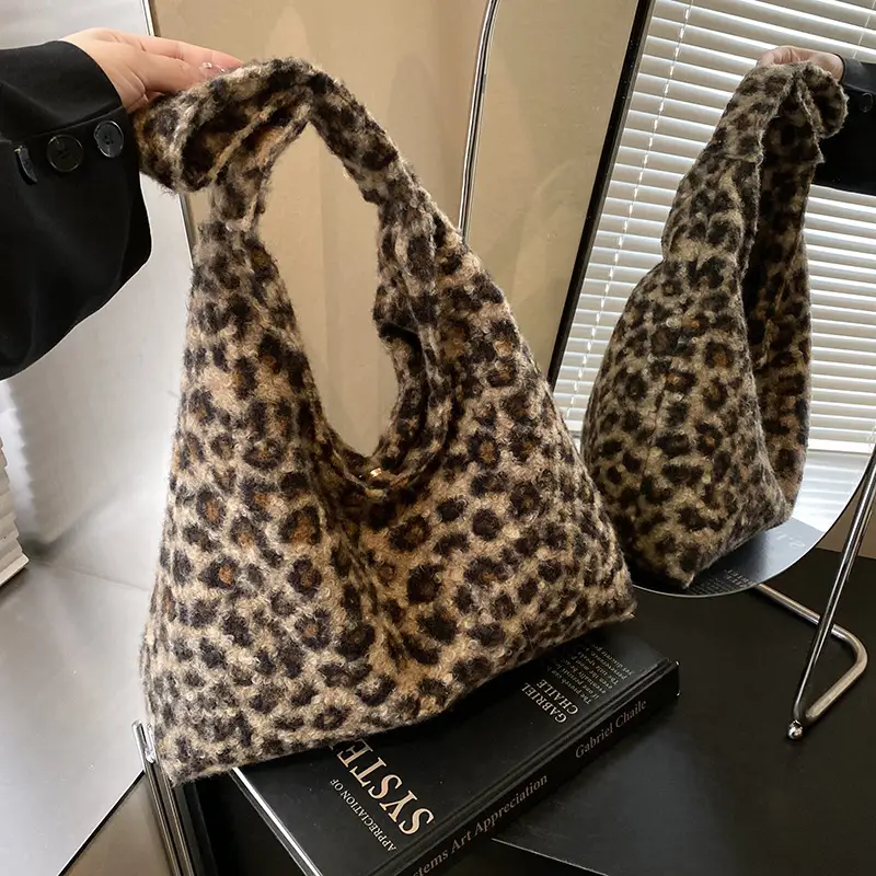 Leopard Print Shoulder Bag for Women Large Capacity Commuter Bag — feature 5
