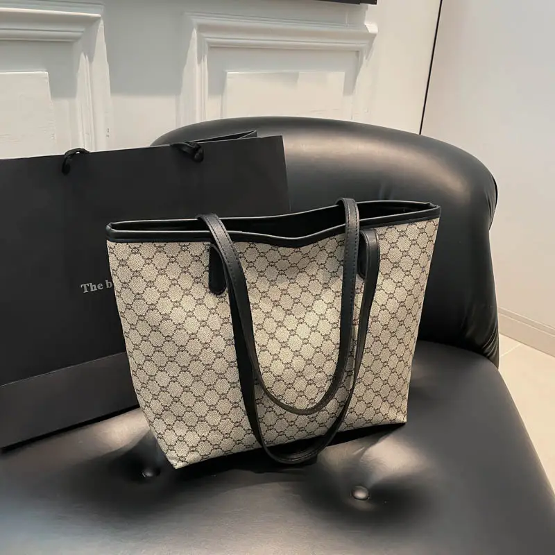 Women's 2024 Winter Tote Bag with Guitured Pattern - Image 4