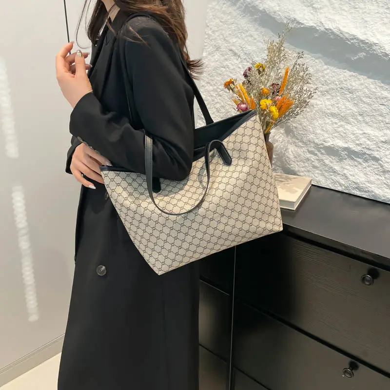 Women's 2024 Winter Tote Bag with Guitured Pattern - Image 5