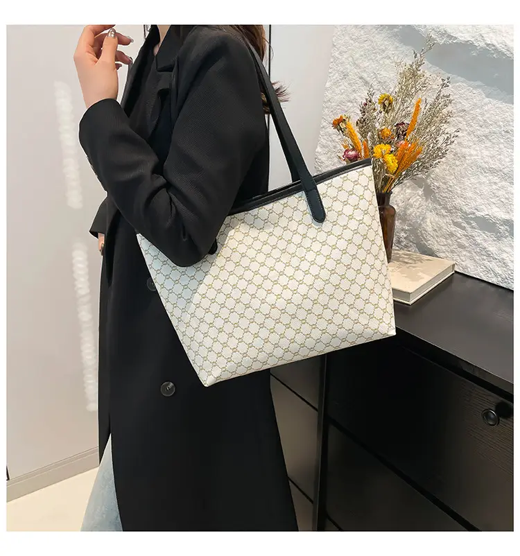 Women's 2024 Winter Tote Bag with Guitured Pattern — feature 11