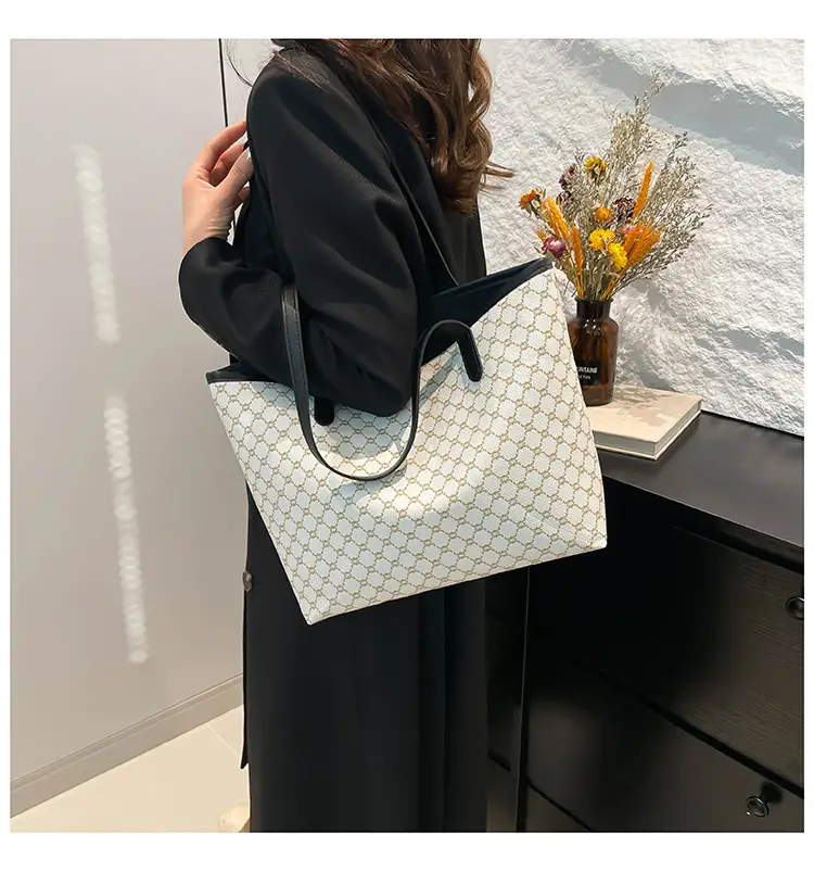 Women's 2024 Winter Tote Bag with Guitured Pattern — feature 12