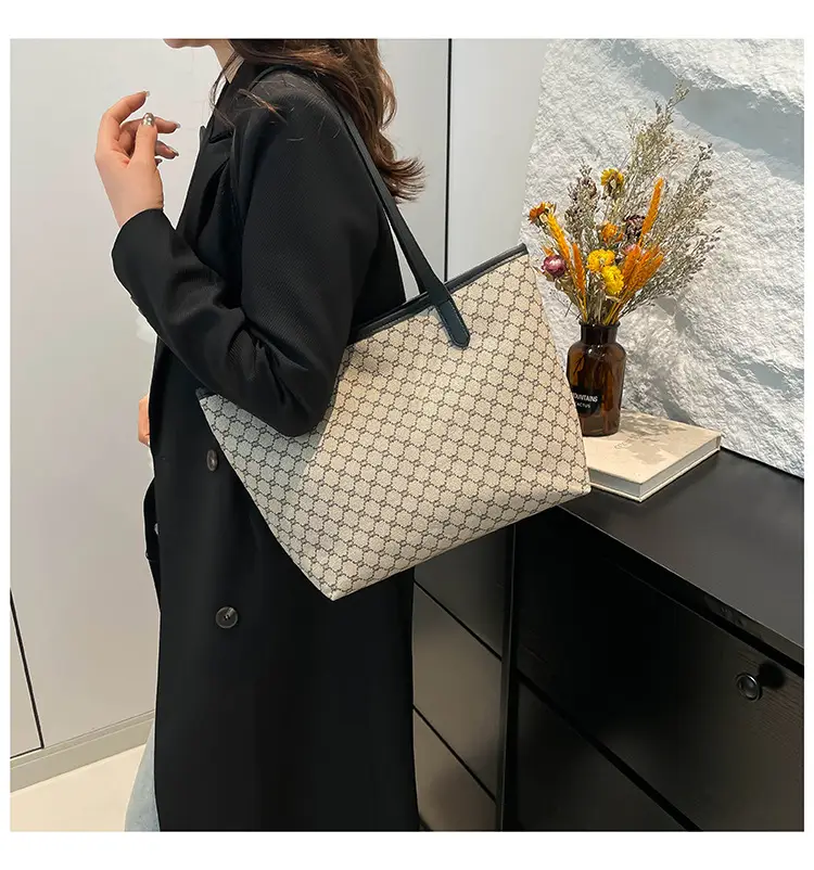 Women's 2024 Winter Tote Bag with Guitured Pattern — feature 14