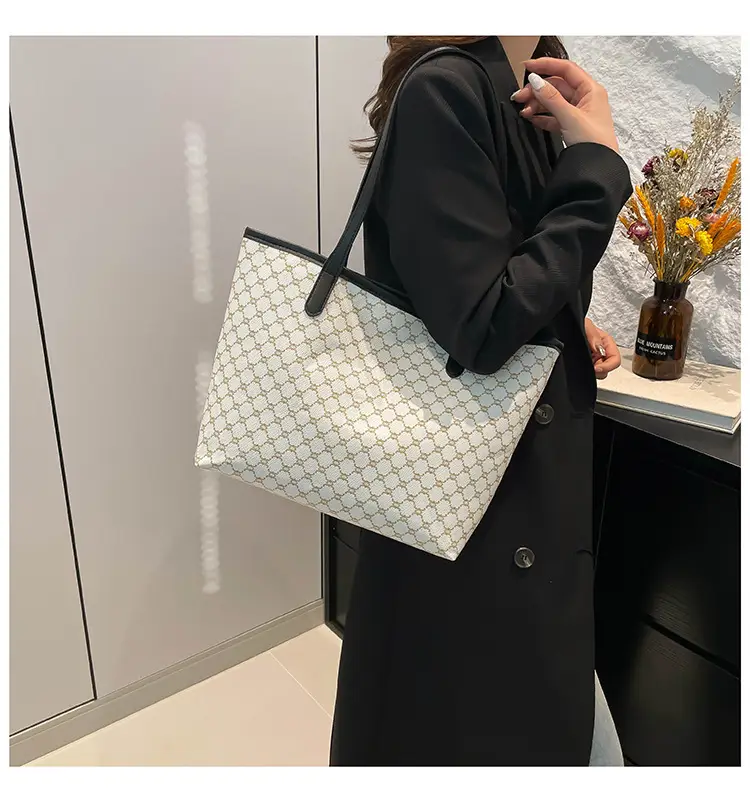 Women's 2024 Winter Tote Bag with Guitured Pattern — feature 9