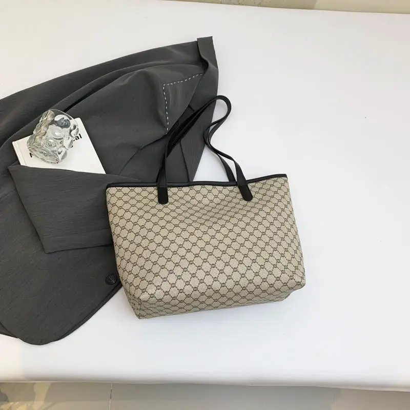 Women's 2024 Winter Tote Bag with Guitured Pattern - Image 2