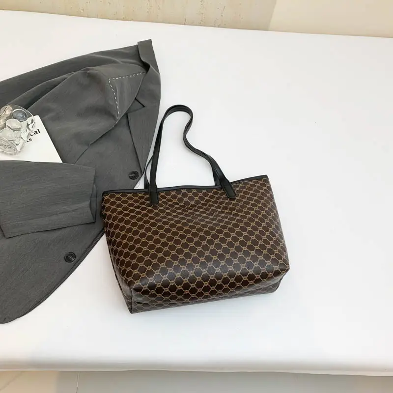 Women's 2024 Winter Tote Bag with Guitured Pattern - Image 3