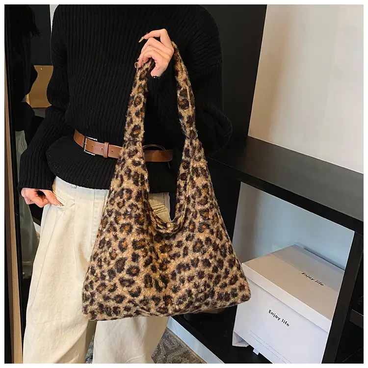 Leopard Print Large Capacity Women's Tote Bag - Image 4