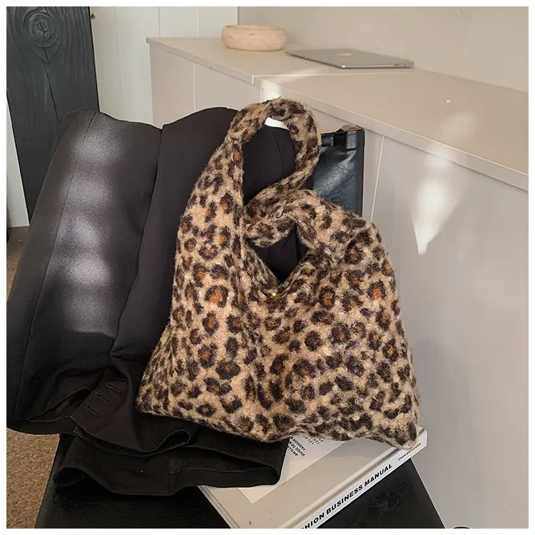 Leopard Print Large Capacity Women's Tote Bag — feature 17