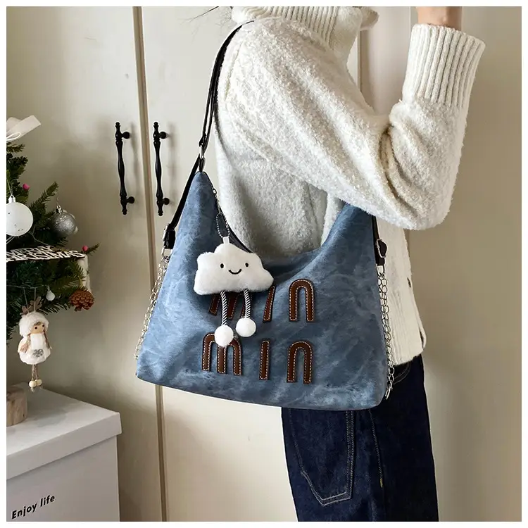 Women's Winter Grey Min Mimi Tote Bag — feature 10