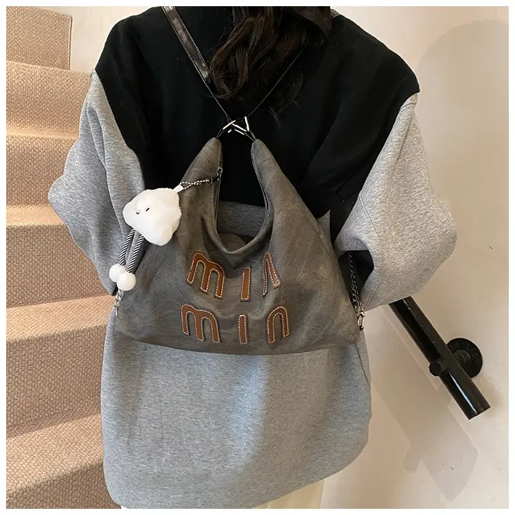 Women's Winter Grey Min Mimi Tote Bag — feature 17