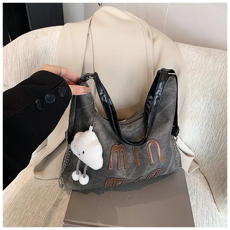 Women's Winter Grey Min Mimi Tote Bag — feature 18