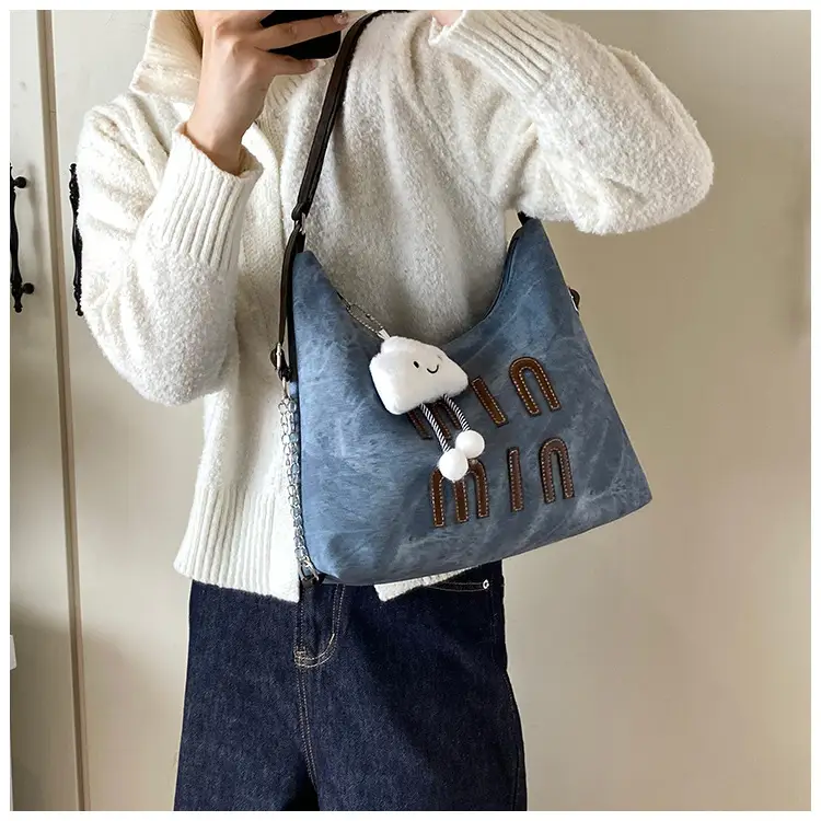 Women's Winter Grey Min Mimi Tote Bag — feature 9
