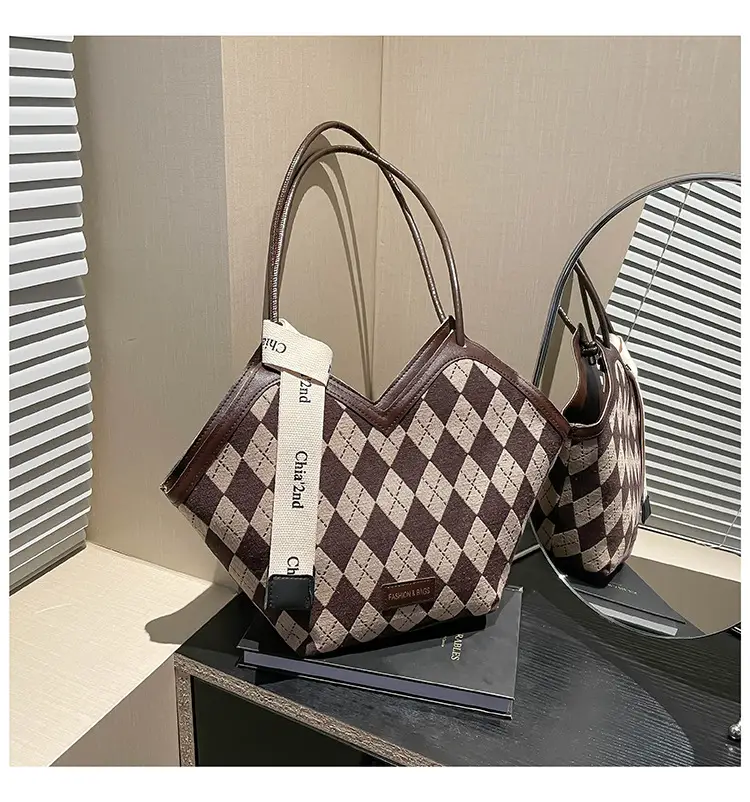 Plaid Shoulder Bag Women's 2024 Winter New Trendy Fashionable Large Capacity Commuter Tote Bag Underarm Bag for Women — feature 24
