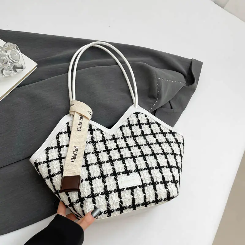 Plaid Shoulder Bag Women's 2024 Winter New Trendy Fashionable Large Capacity Commuter Tote Bag Underarm Bag for Women - Image 2