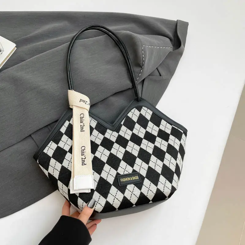 Plaid Shoulder Bag Women's 2024 Winter New Trendy Fashionable Large Capacity Commuter Tote Bag Underarm Bag for Women - Image 3