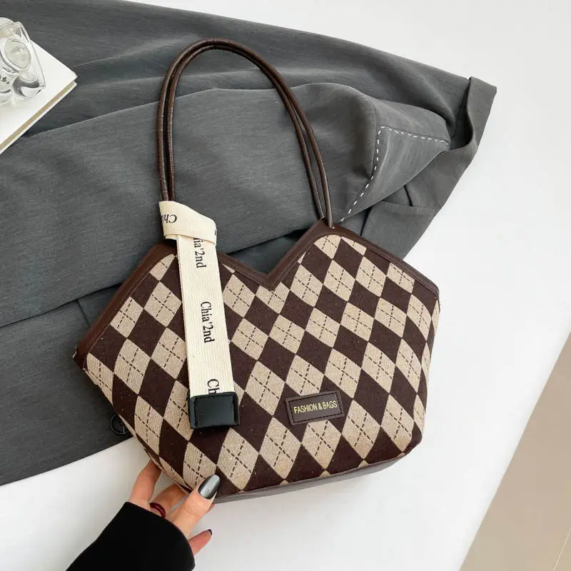 Plaid Shoulder Bag Women's 2024 Winter New Trendy Fashionable Large Capacity Commuter Tote Bag Underarm Bag for Women - Image 4
