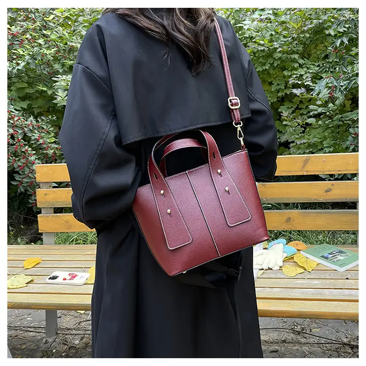 Women's Vintage Black Leather Shoulder Bag 2024 Winter — feature 11