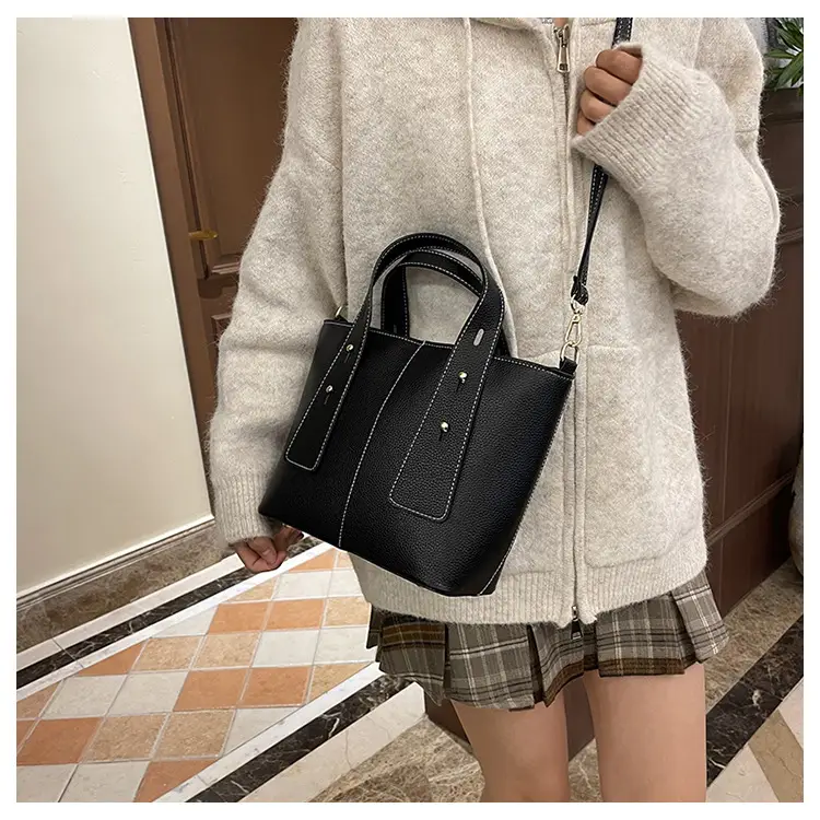 Women's Vintage Black Leather Shoulder Bag 2024 Winter — feature 13
