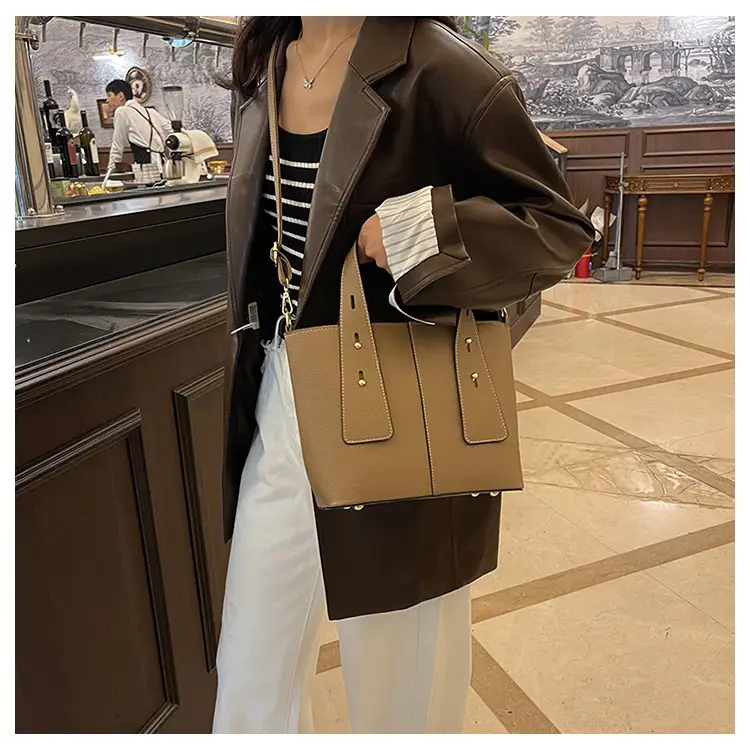 Women's Vintage Black Leather Shoulder Bag 2024 Winter — feature 15