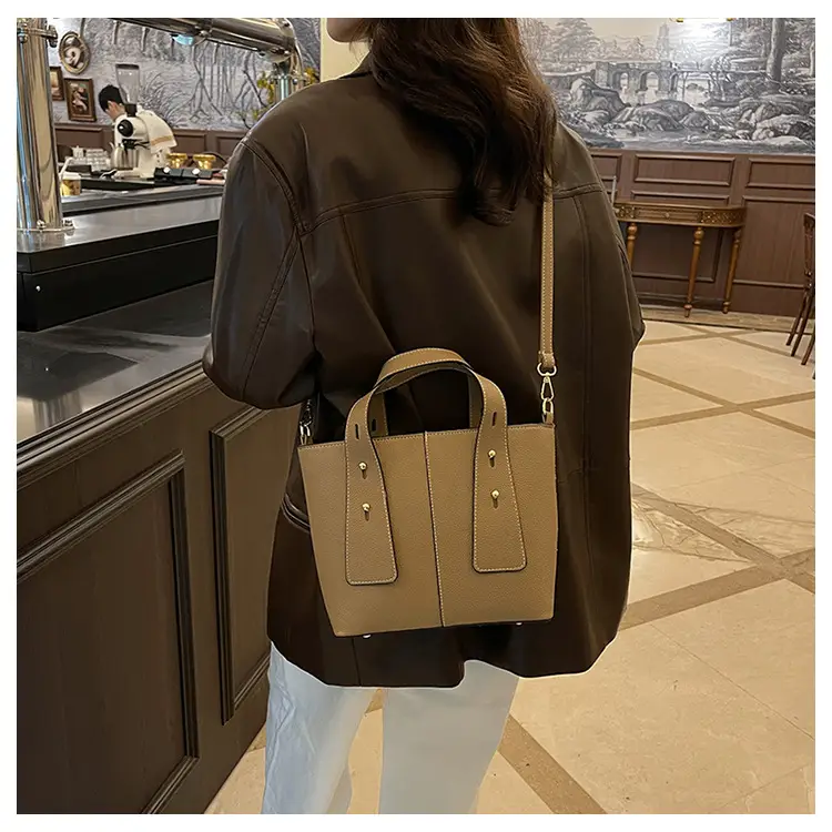 Women's Vintage Black Leather Shoulder Bag 2024 Winter — feature 16