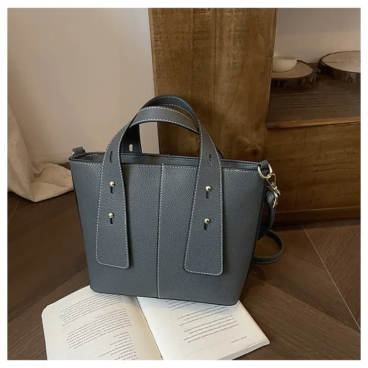 Women's Vintage Black Leather Shoulder Bag 2024 Winter — feature 21