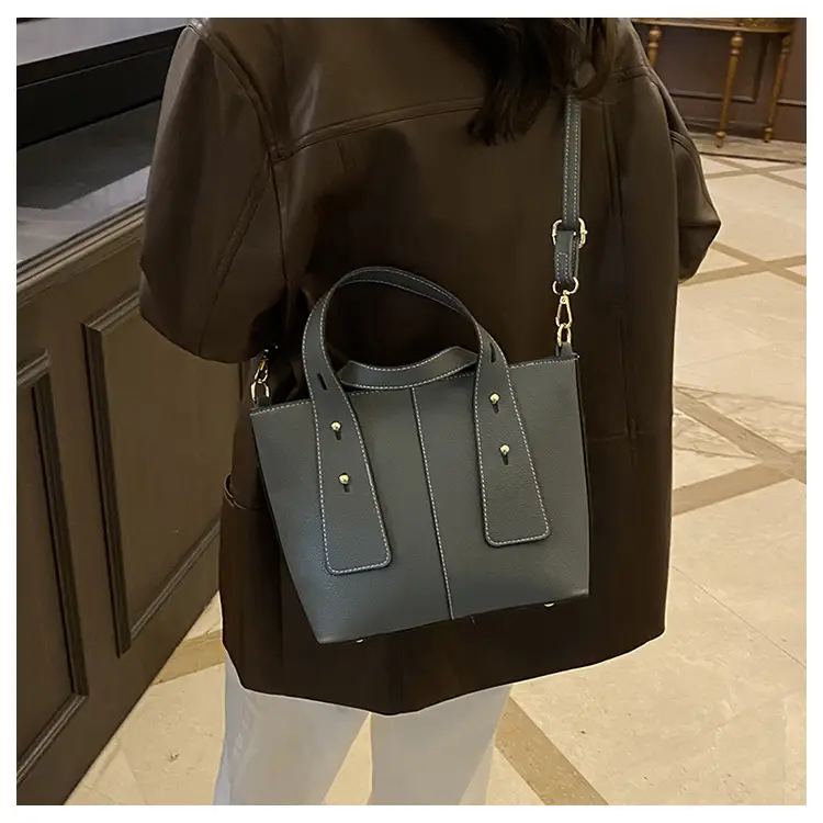 Women's Vintage Black Leather Shoulder Bag 2024 Winter — feature 6