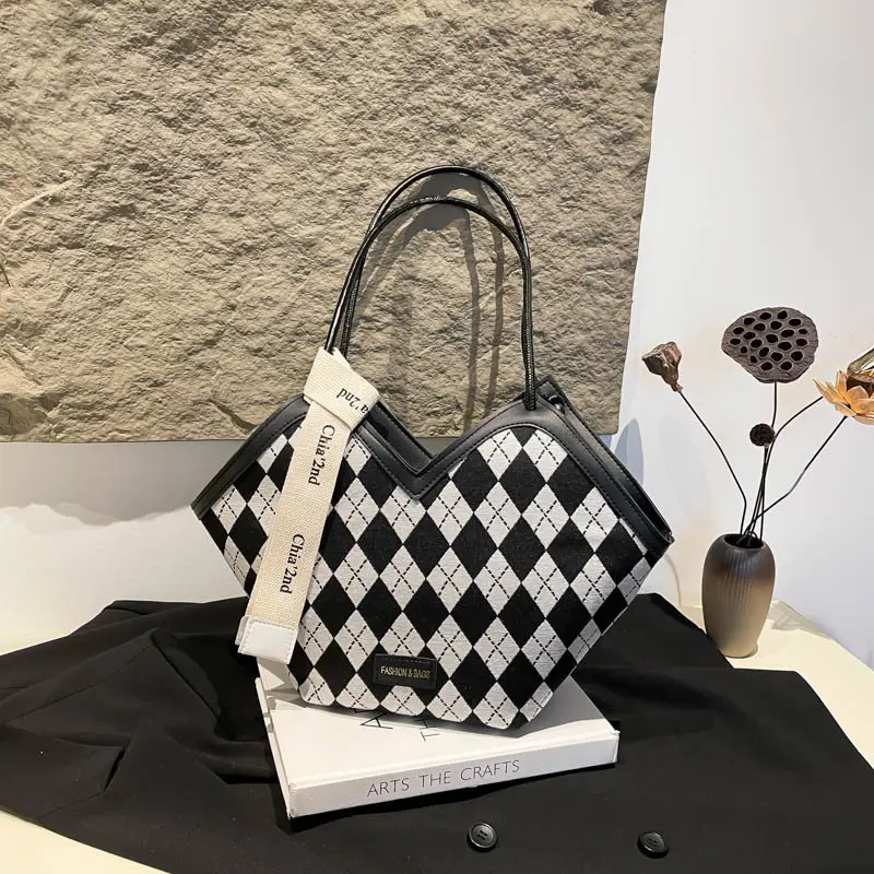 Plaid Shoulder Bag Women's 2024 Winter New Trendy Fashionable Large Capacity Commuter Tote Bag Underarm Bag for Women - Image 6