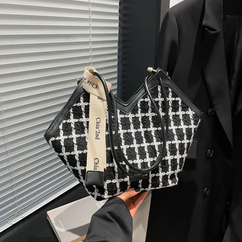 Plaid Shoulder Bag Women's 2024 Winter New Trendy Fashionable Large Capacity Commuter Tote Bag Underarm Bag for Women - Image 8